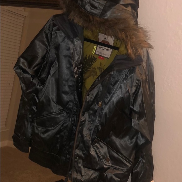 Snowboarding jacket !!! Like New - Picture 3 of 3